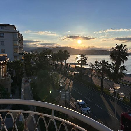 Beach Front, Superbe Appartement Pour 4 Personnes Nizza Exterior foto