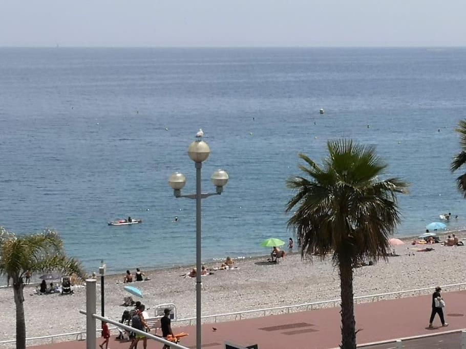 Beach Front, Superbe Appartement Pour 4 Personnes Nizza Exterior foto