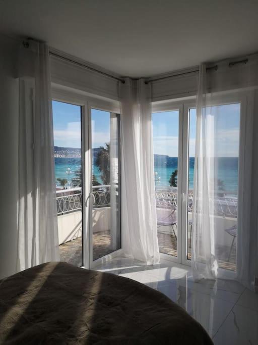 Beach Front, Superbe Appartement Pour 4 Personnes Nizza Exterior foto