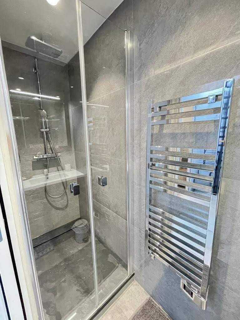 Beach Front, Superbe Appartement Pour 4 Personnes Nizza Exterior foto