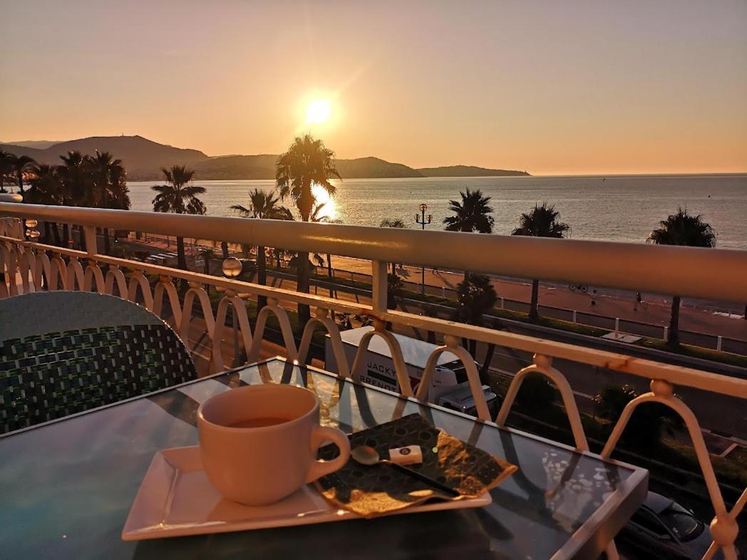 Beach Front, Superbe Appartement Pour 4 Personnes Nizza Exterior foto