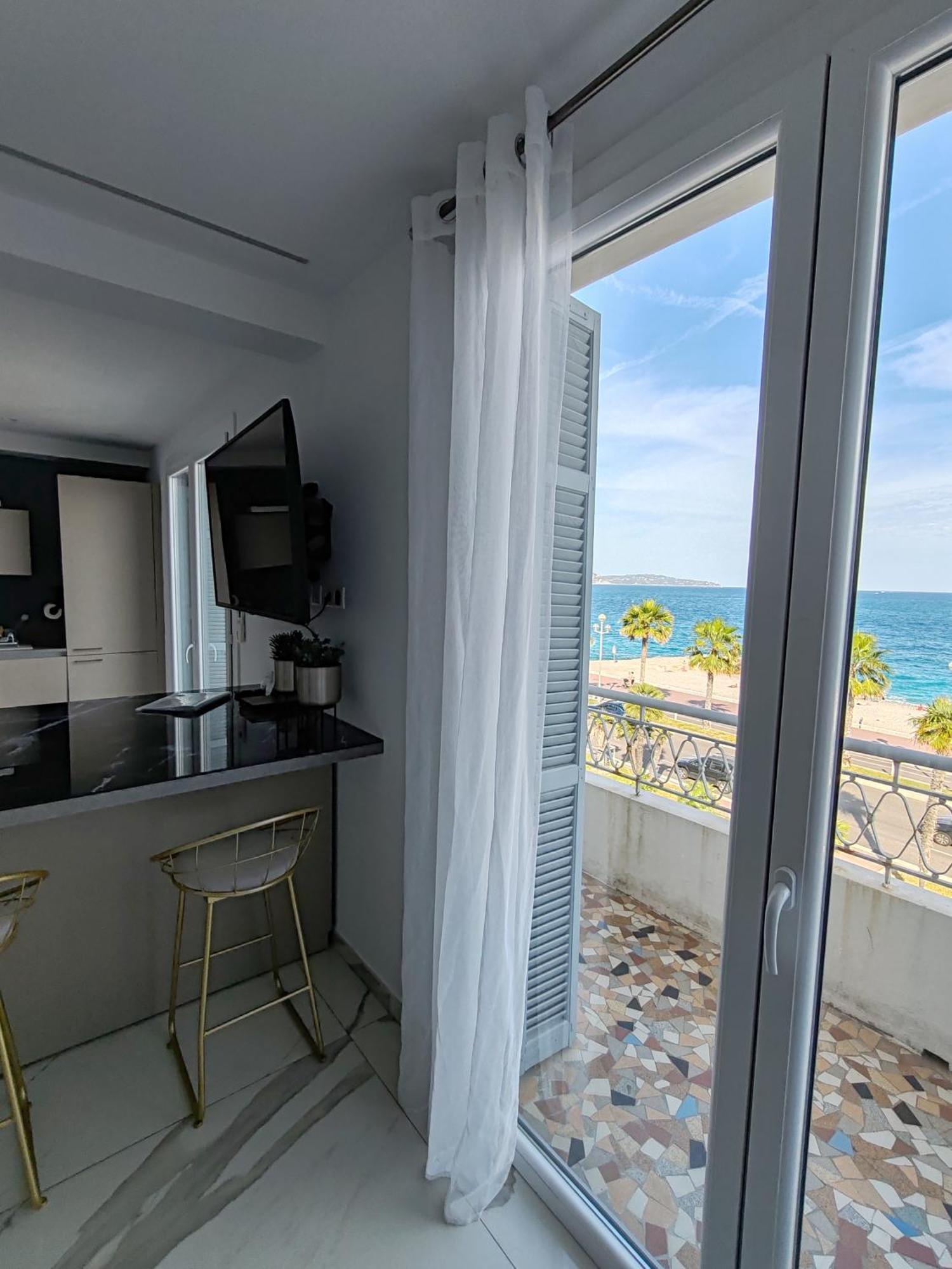 Beach Front, Superbe Appartement Pour 4 Personnes Nizza Exterior foto