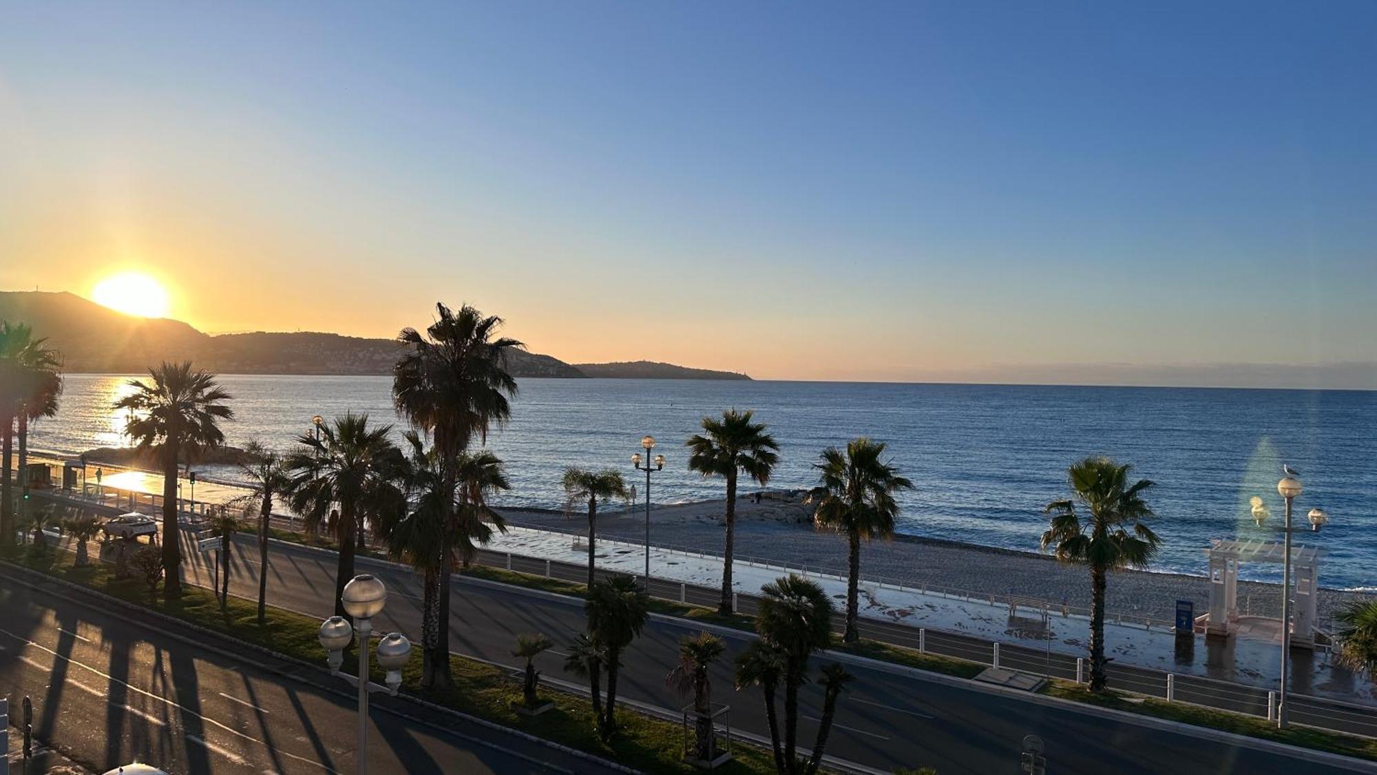 Beach Front, Superbe Appartement Pour 4 Personnes Nizza Exterior foto
