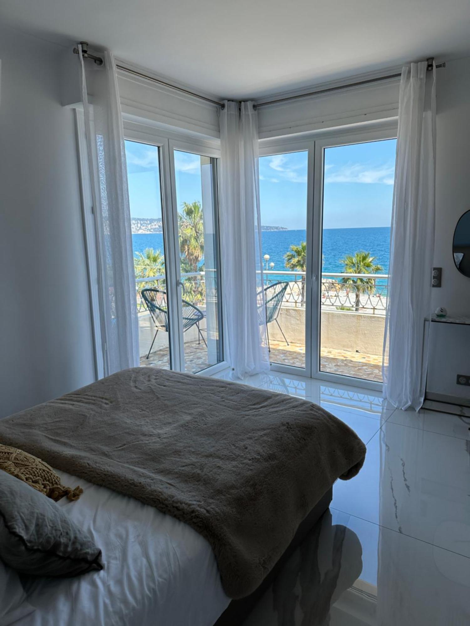 Beach Front, Superbe Appartement Pour 4 Personnes Nizza Exterior foto